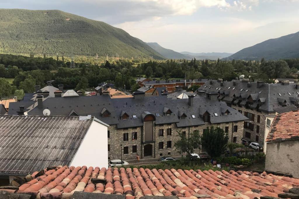 El Capricho De Bego Appartement Biescas  Buitenkant foto