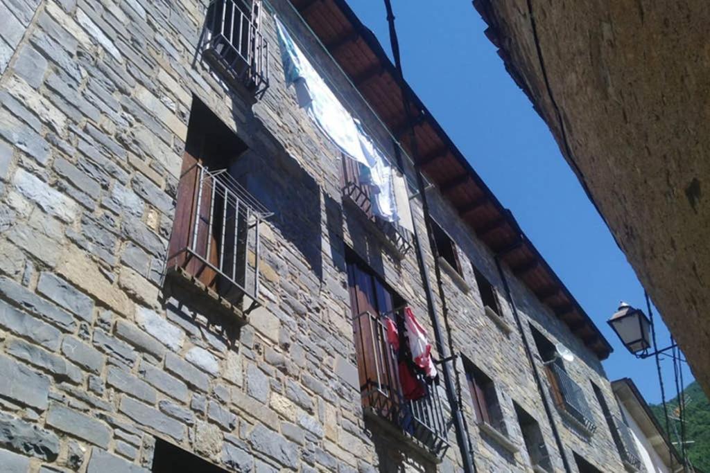 El Capricho De Bego Appartement Biescas  Buitenkant foto